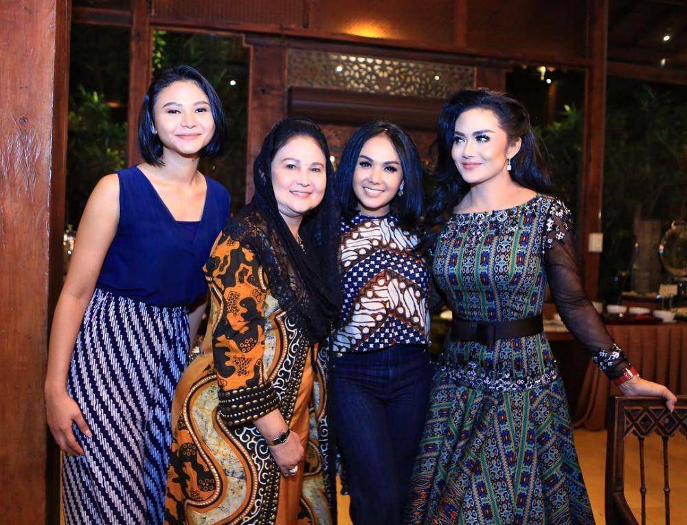 Yuni Shara Vs Mama Rachma (instagram.com/yunishara36)