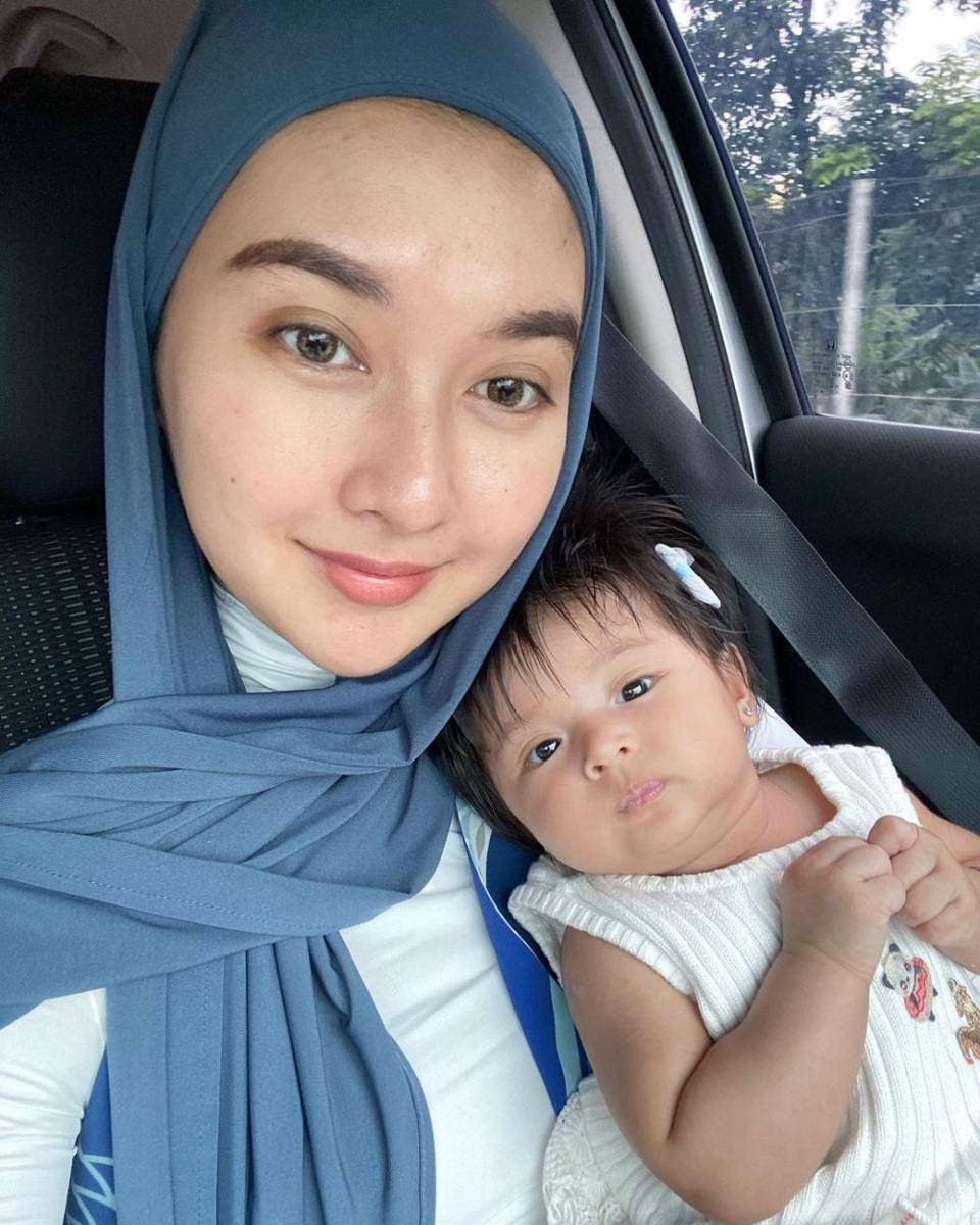 Kevin Liliana saat momong anak (Instagram.com/kevinlln)