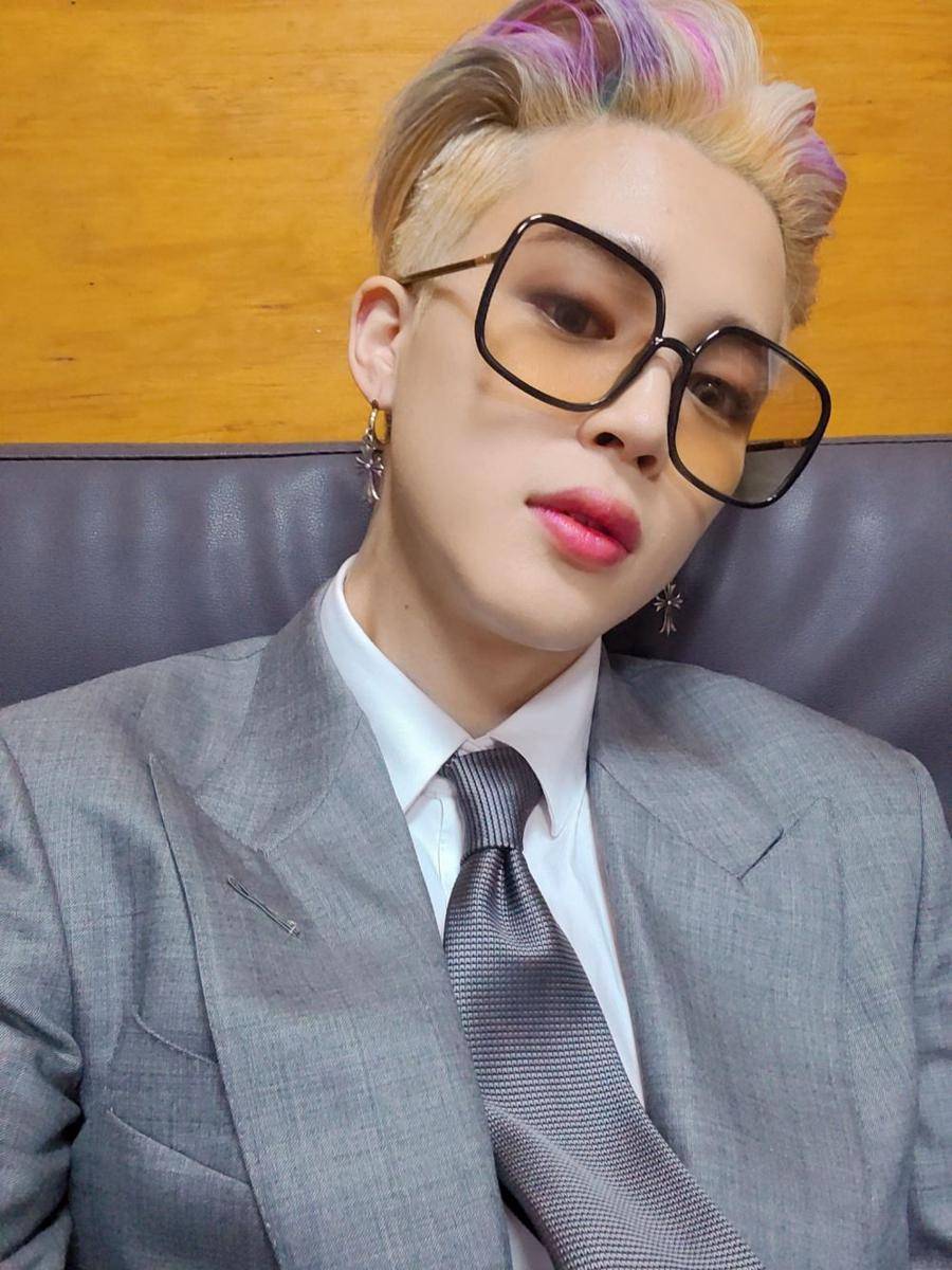 Jimin selfie (twitter.com/BTS_twt)