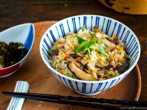 Takikomi gohan dari Jepang (justonecookbook.com)