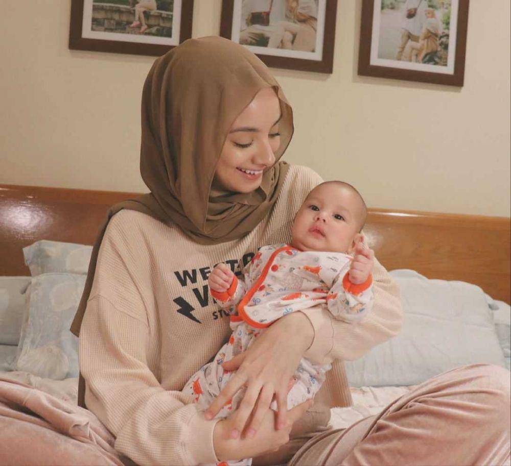 Ghina Alwi dan sang anak (instagram.com/ghina)