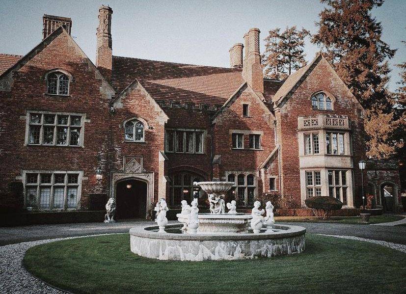 Thornewood Castle (instagram.com/prettyfnspooky)