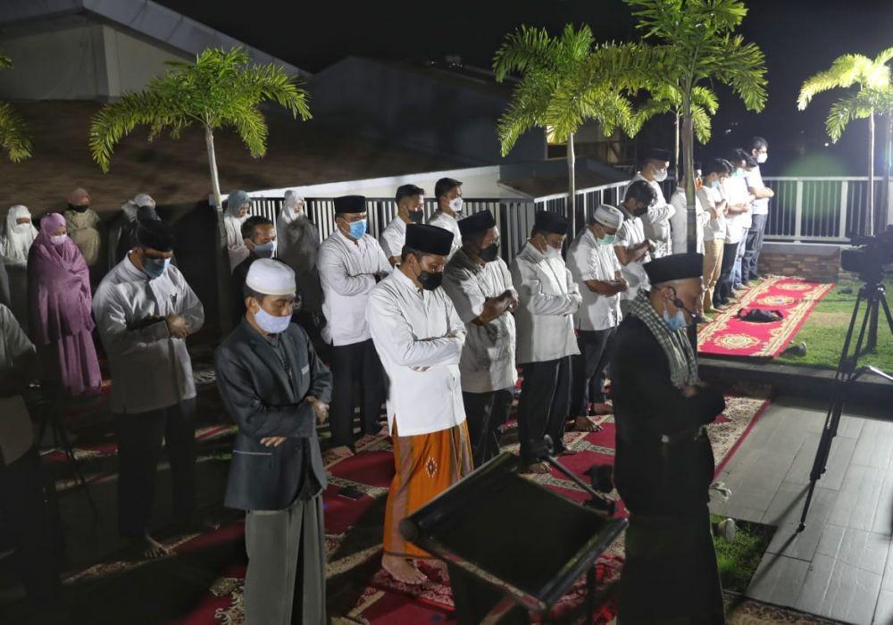 Salat Gerhana, Danny Doakan Makassar Cepat Pulih dari COVID-19