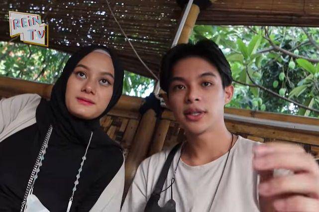 Dinda Hauw makan durian saat hamil besar (dok. youtube.com/Rein TV)