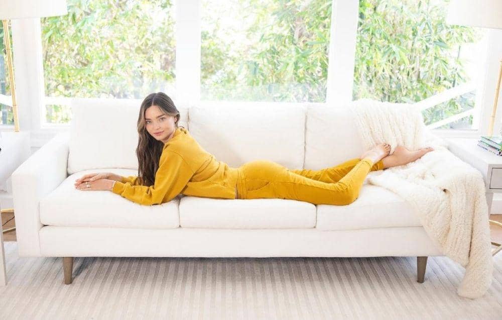 Santai Abis, 12 Potret Artis Hollywood Rebahan Nikmati Waktu Istirahat