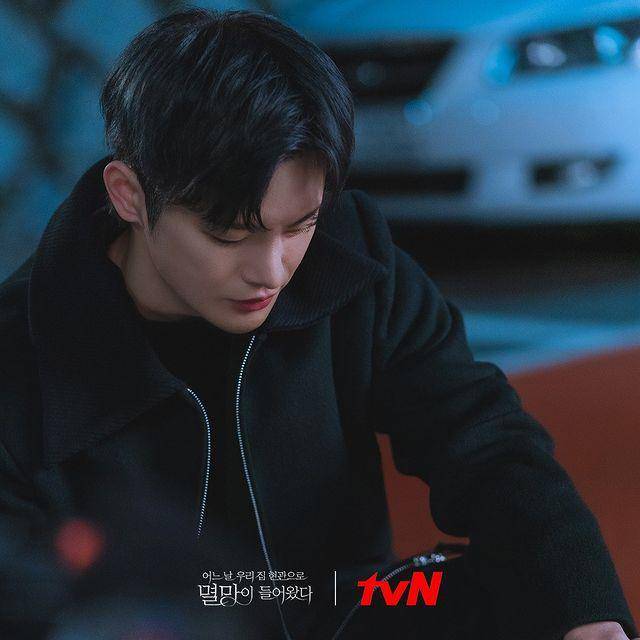 Seo In Guk di Doom At Your Service (Instagram.com/tvndrama.official)