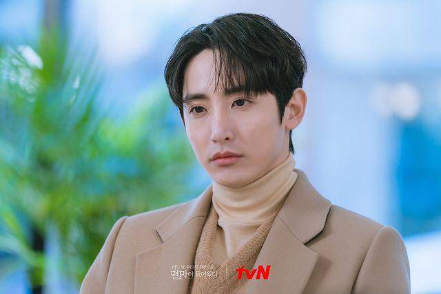 Lee Soo Hyuk di Doom At Your Service (Instagram.com/tvndrama.official)