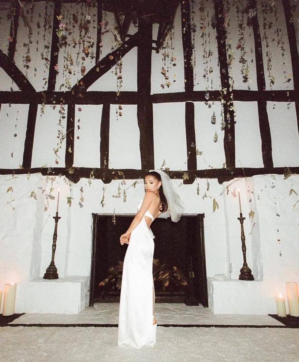Ariana Grande. (Instagram.com/verawanggang)