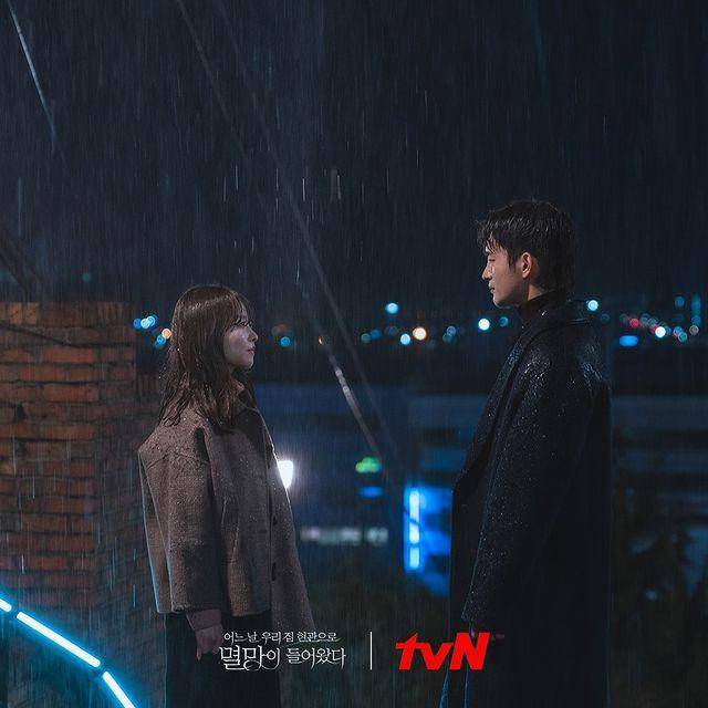 Seo In Guk dan Park Bo Young di Doom At Your Service (Instagram.com/tvndrama.official)