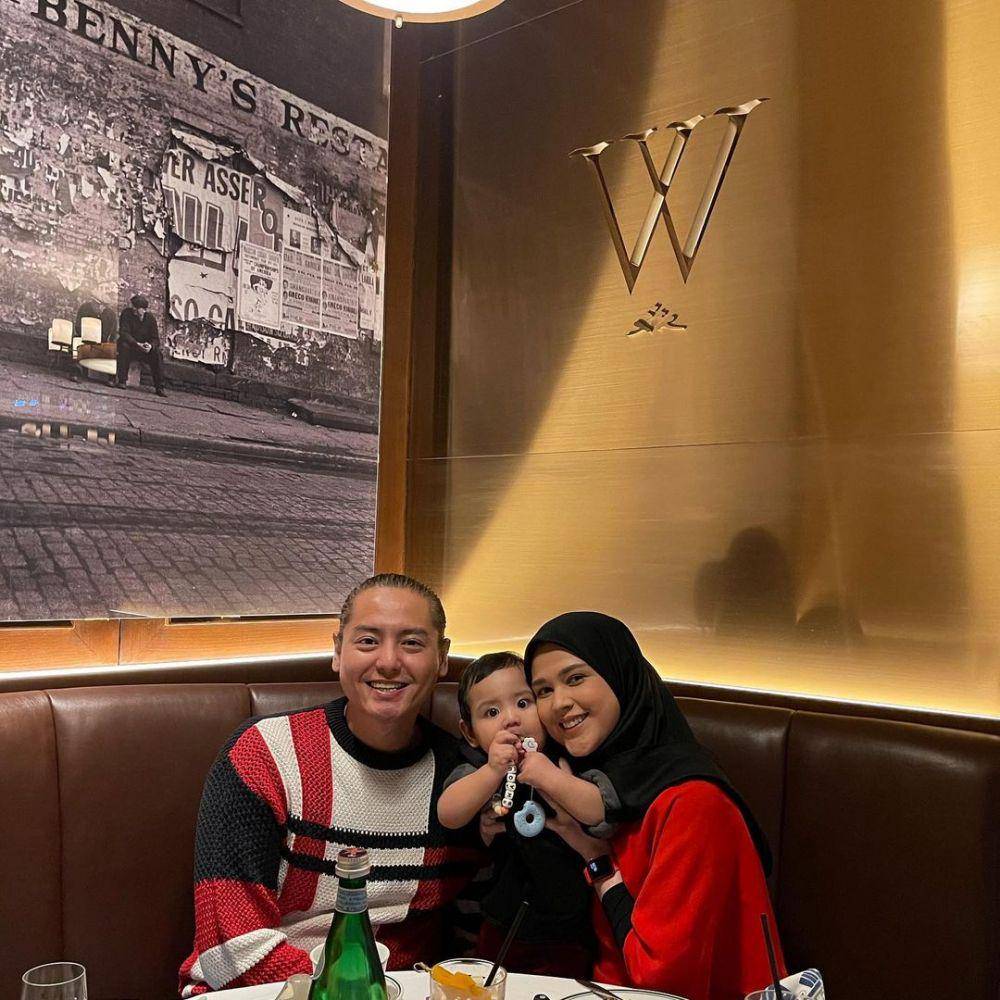Makan malam merayakan birthday Cut Meyriska (instagram.com/rogerojey)