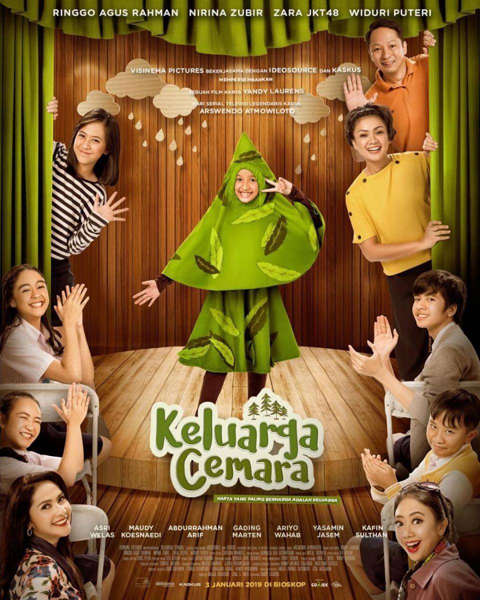 poster film Keluarga Cemara (instagram.com/nirinazubir_)