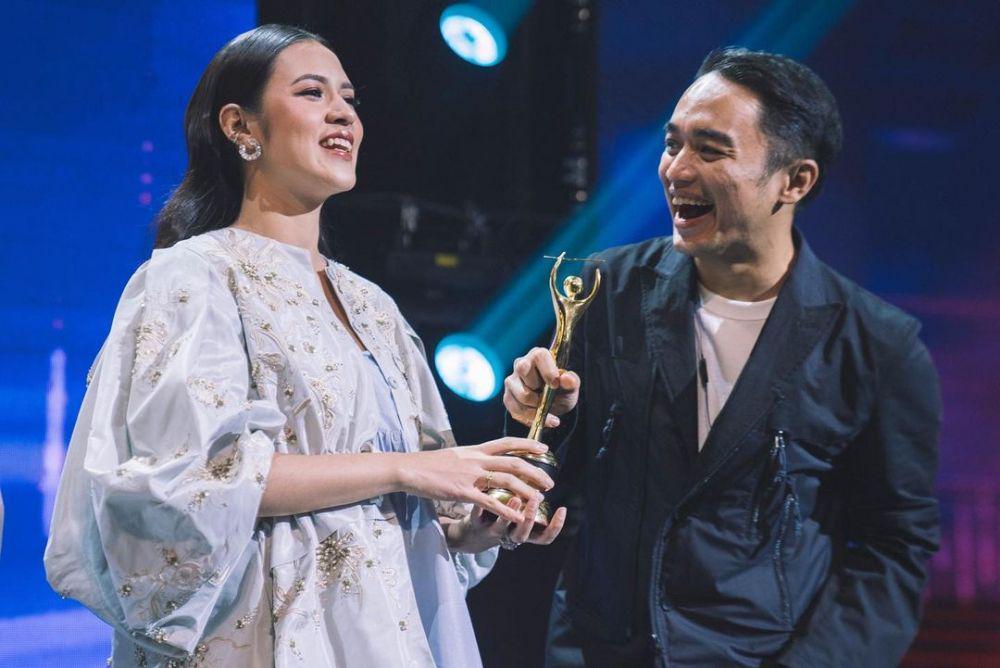9 Musisi Indonesia Ini Pernah Berkolaborasi dengan Dipha Barus