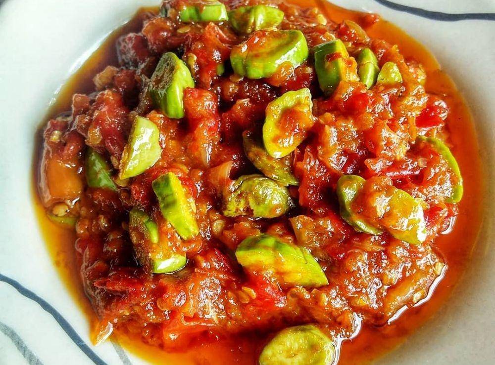 Sambal Terasi Pete (instagram.com/iniharum)
