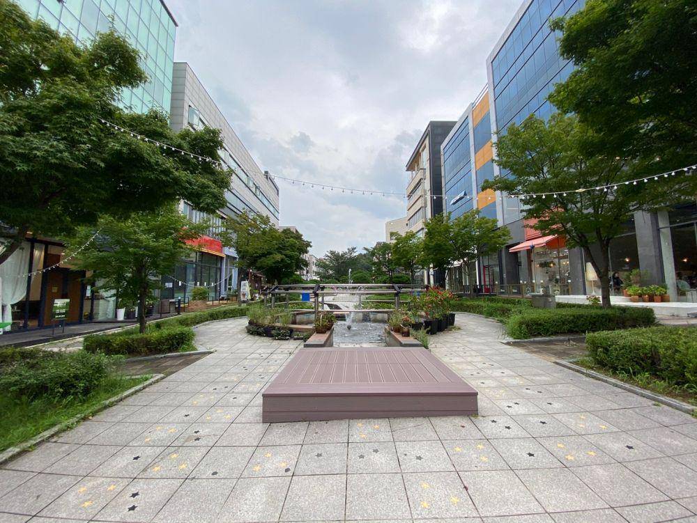 Baekhyeon-dong Cafe Street Seongnam (ggtour.or.kr)
