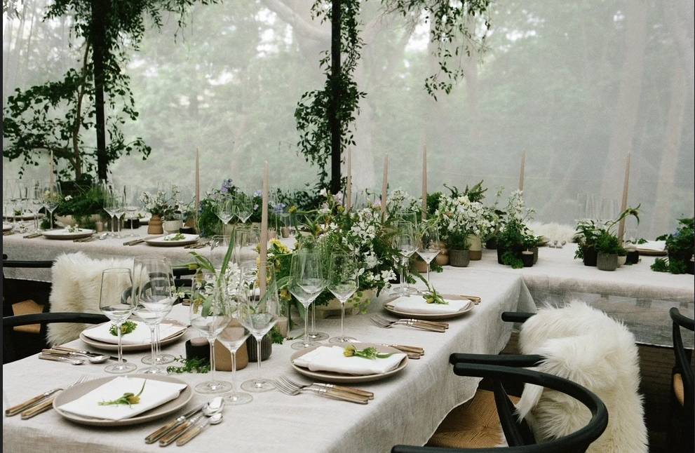Dekorasi intimate wedding Ariana Grande. (Stefan Kohli via vogue.com)