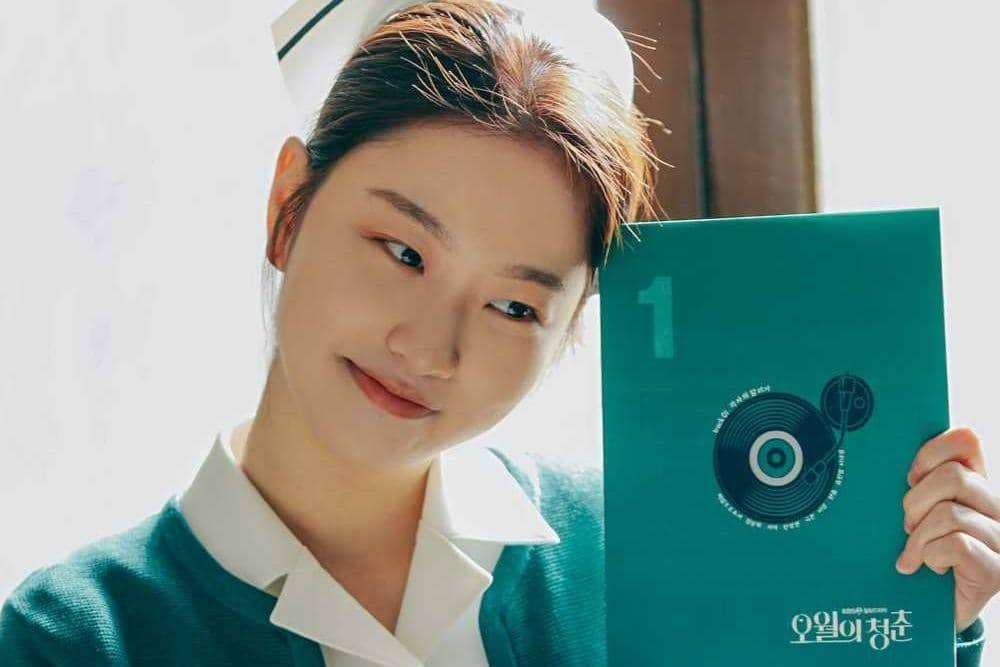Jadi Perawat di KDrama Youth of May, 10 Potret Manis Kim Yi Kyung