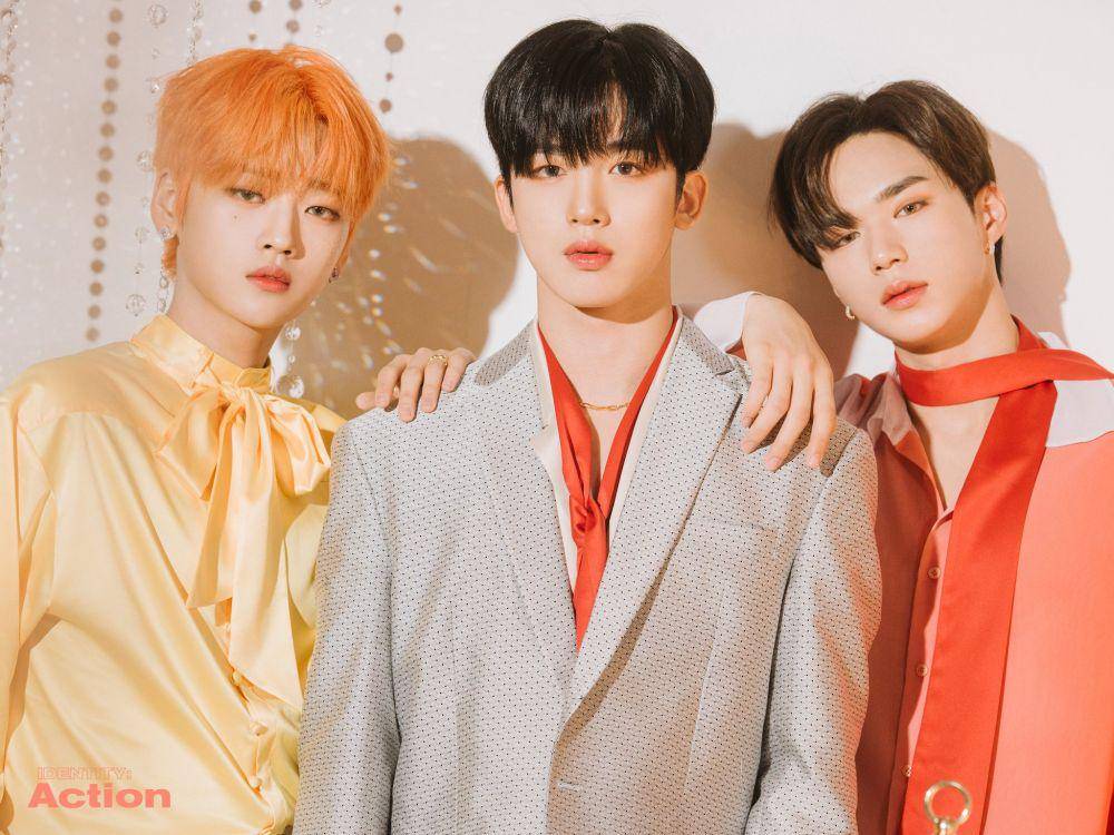 Seokhwa, Yohan, dan Junseo WEi di konsep foto 1 Mini Album 'IDENTITY : Action'.(twitter.com/WEi__Official) dan
