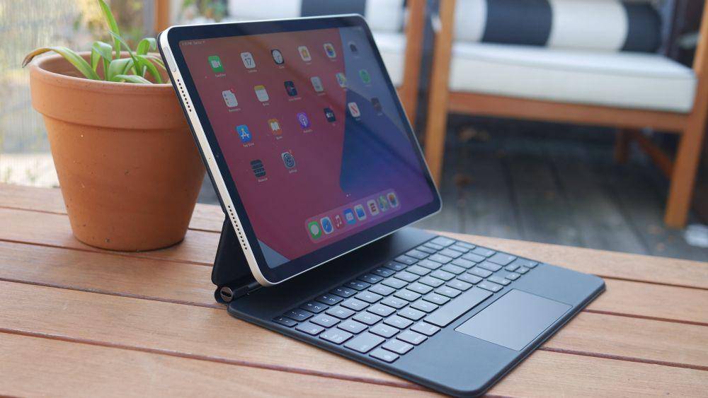 Apple iPad Pro 12.9 (2021) (laptopmag.com)