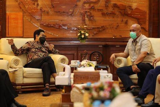 Audiensi Bupati Nias Utara, Amizaro Waruwu dengan Menteri Desa, Pembangunan Daerah Tertinggal, dan Transmigrasi (PDTT) Abdul Halim Iskandar, Jakarta, Kamis (27/5/2021). (Dok. Kementerian PDTT)