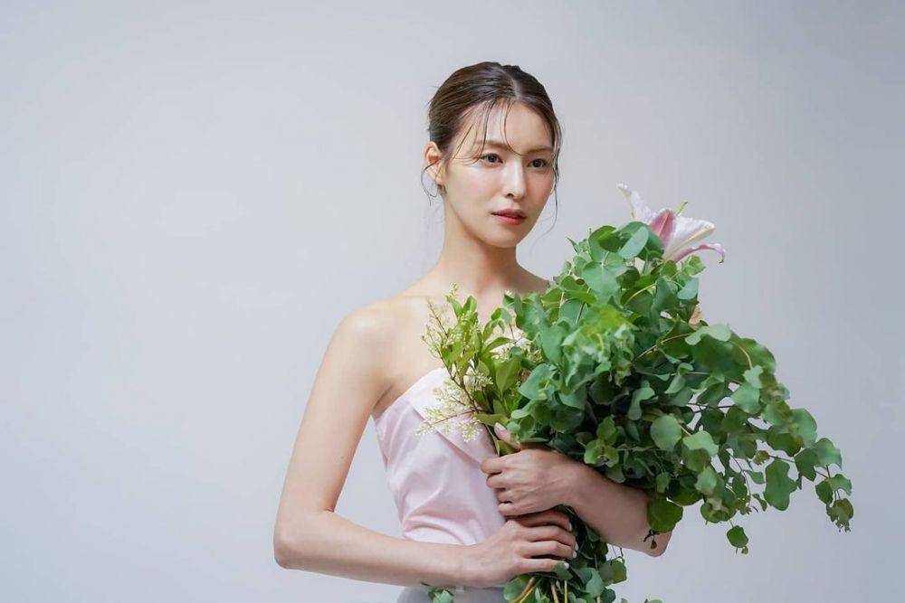 Kim Jung Hwa (instagram.com/junghwa_jjung)