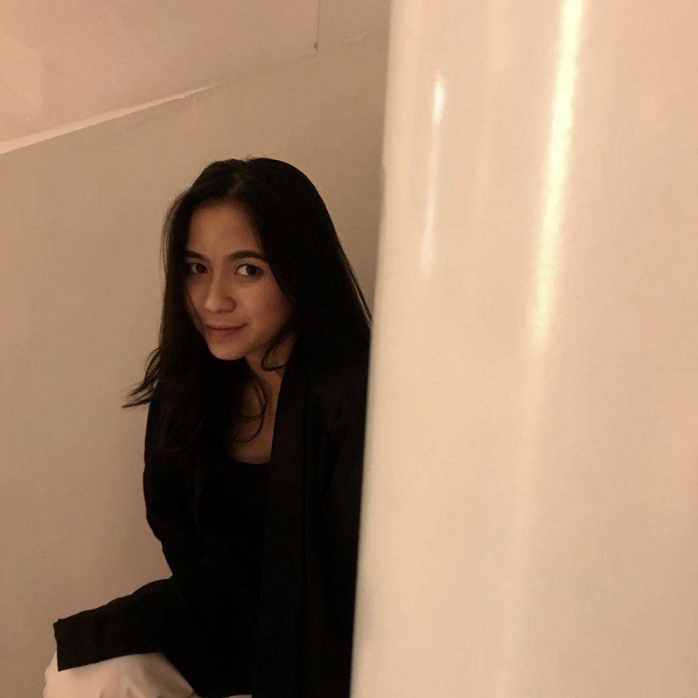 Ashila Zee (instagram.com/ashzahrantiara)