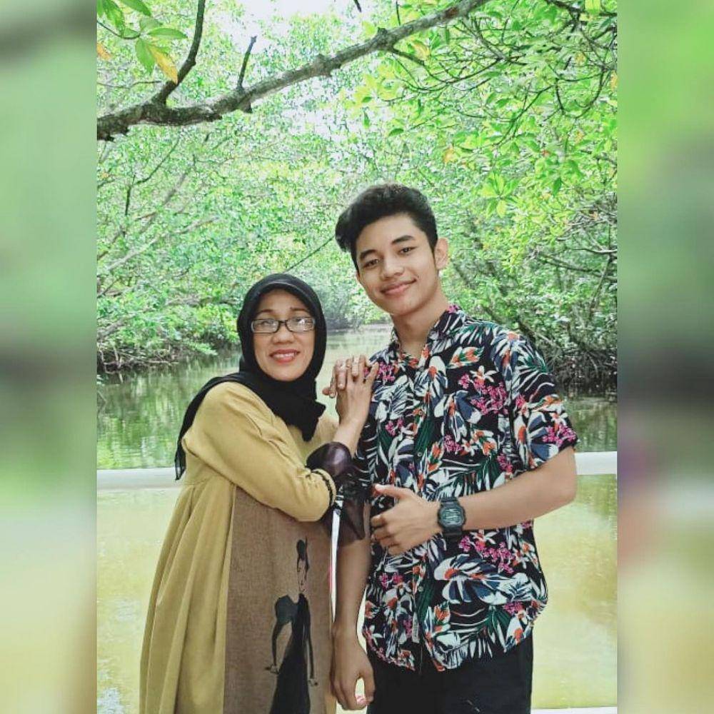 Fiki Naki dan mama (instagram.com/evarahayu.sf)