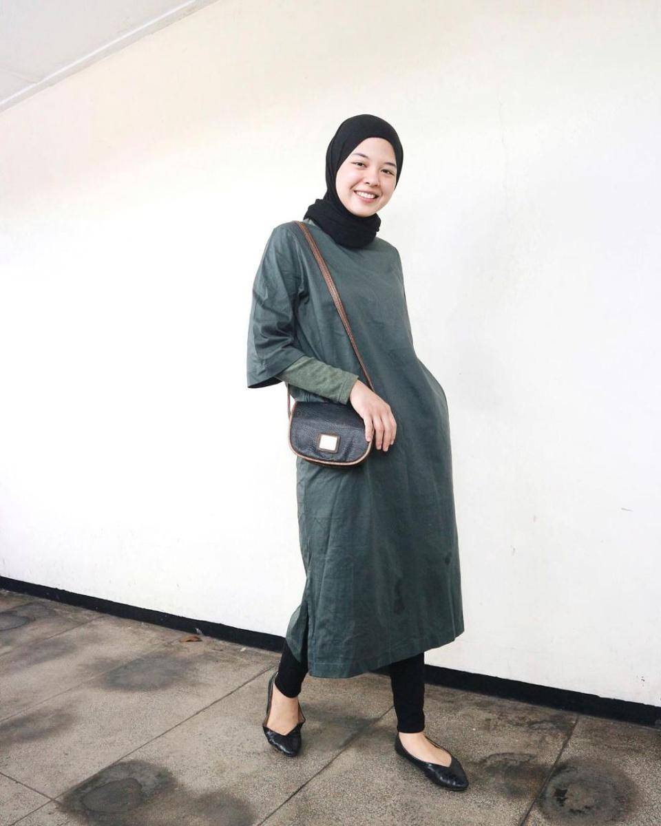 Outfit Anastasia dengan dress (instagram.com/anastasiadelline)