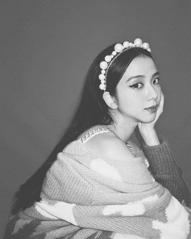 potret Jisoo dengan bandana (instagram.com/sooyaaa__)