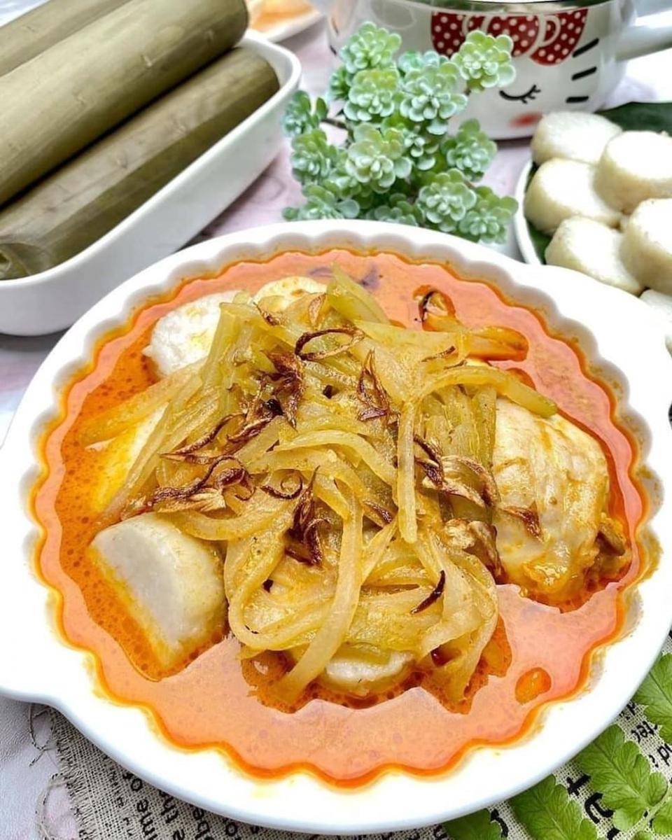Lontong sayur (instagram.com/debbie_ariesthea)