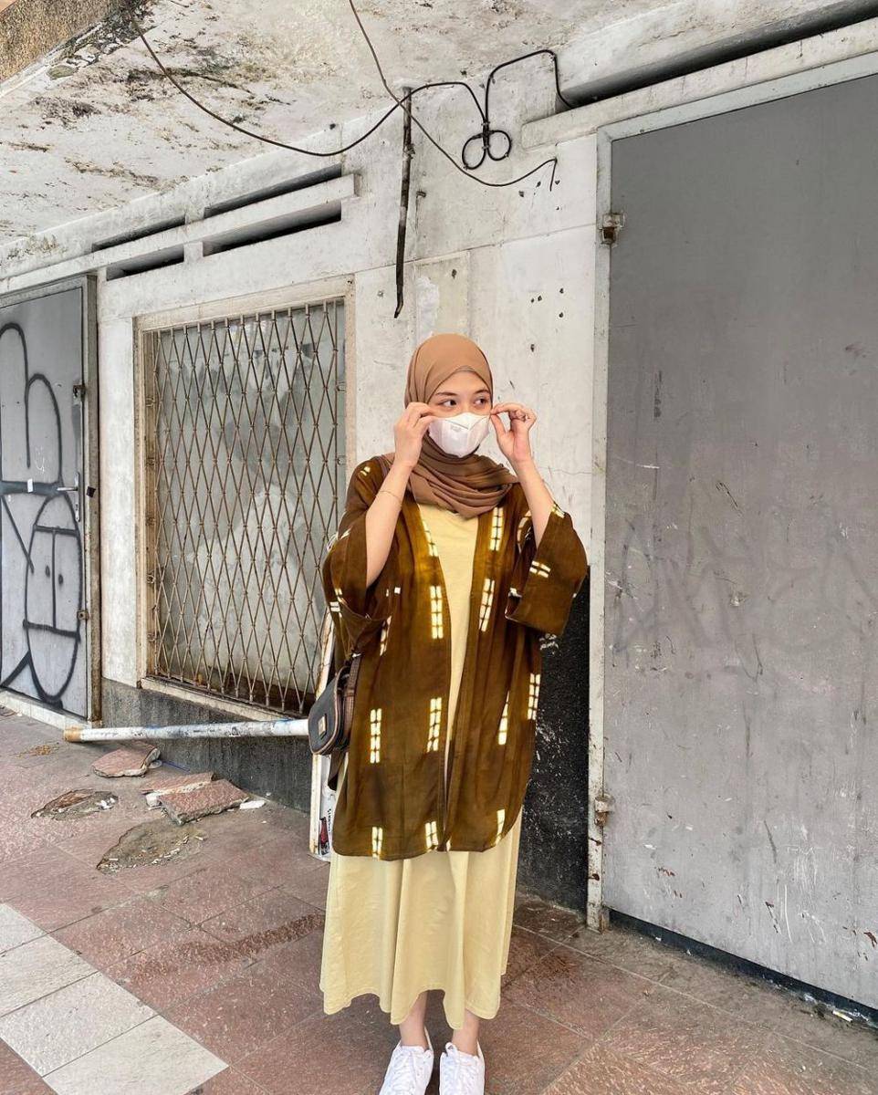 Outfit Anastasia dengan dress (instagram.com/anastasiadelline)
