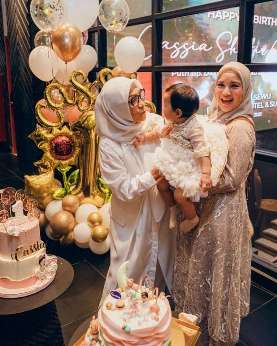 ulang tahun pertama Cassia, anak Chacha Frederica (instagram.com/chafrederica)