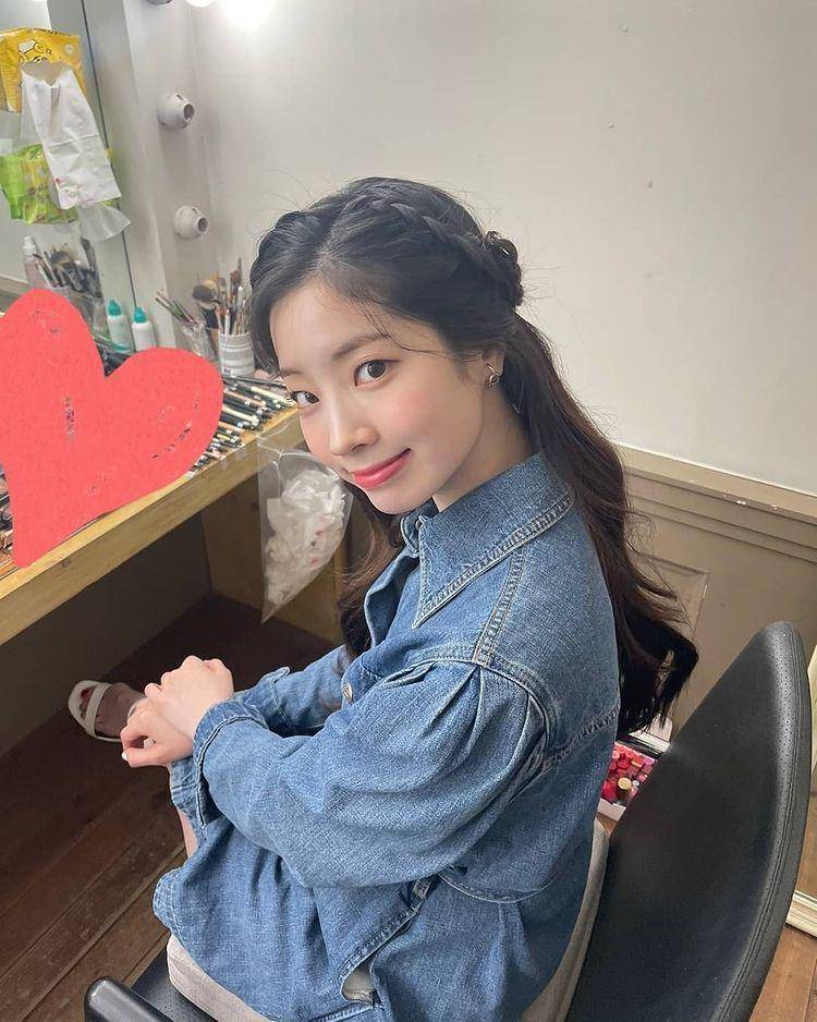 Dahyun TWICE (www.instagram.com/twicetagram)