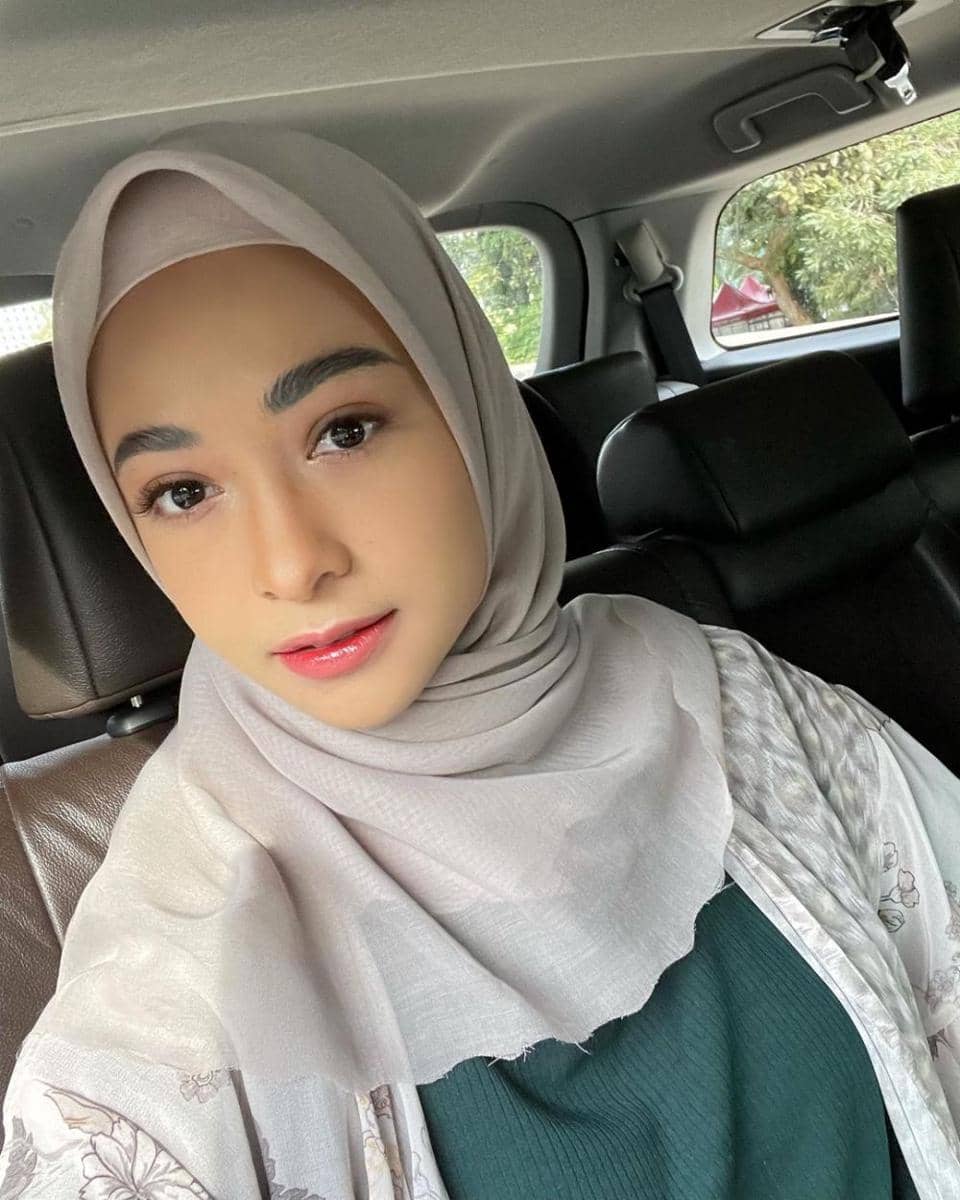 Poppy Bunga (instagram.com/poppybungariphat)