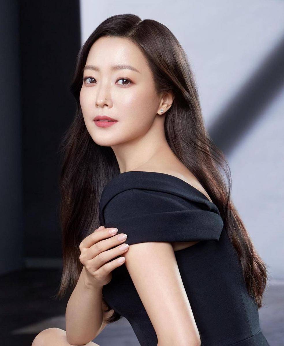 Kim Hee Sun (instagram.com/instagram.com/lovely.katie.k)