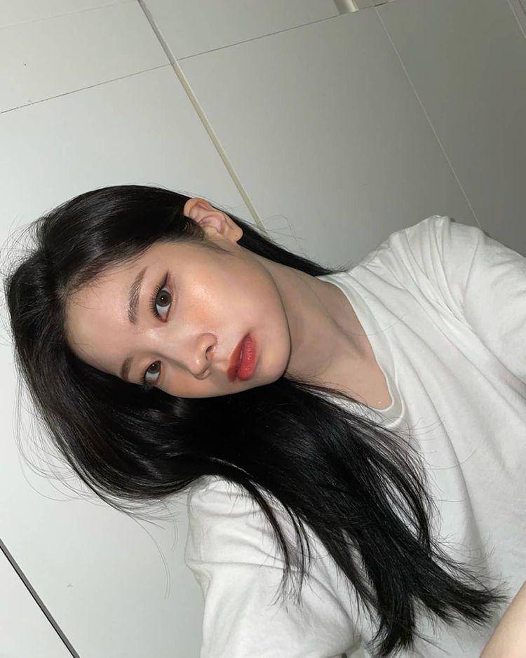 Dahyun TWICE (www.instagram.com/twicetagram)