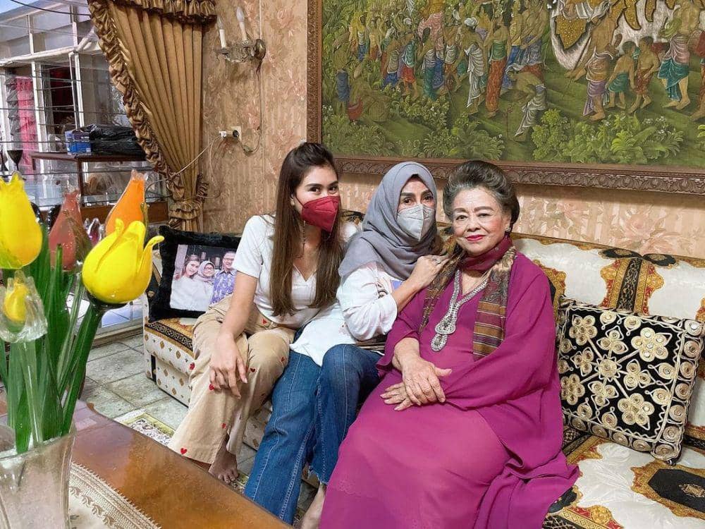 Mama Amy bersama Syahnaz Sadiqah dan Mami Popon (instagram.com/amy_r_qanita)