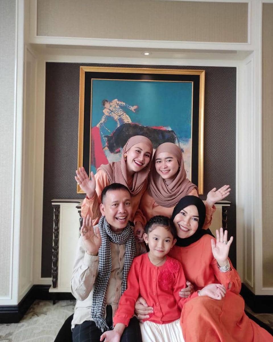 Ayu Ting Ting dan keluarga (instagram.com/ayutingting92)