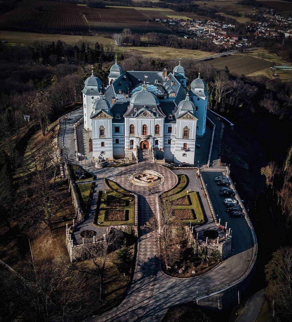 Kastil Halič (Instagram.com/amazingshots_castle)