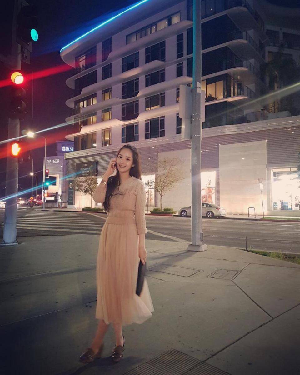 Park Min Young saat mengenakan dress. (instagram.com/rachel_mypark)