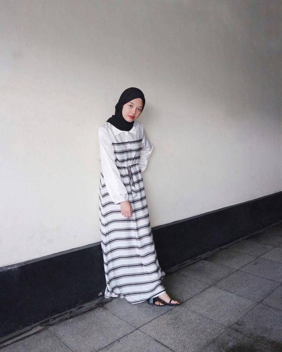 Outfit Anastasia dengan dress (instagram.com/anastasiadelline)