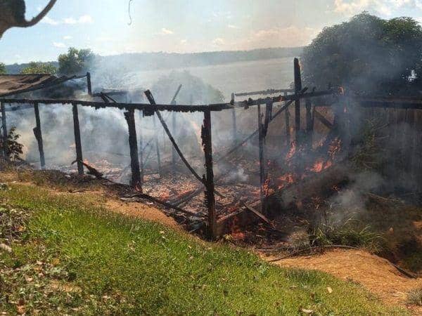 Peristiwa pembakaran tempat pemukiman di kawasan Amazon di Brazil pada hari Kamis, 27 Mei 2021, waktu setempat. (Twitter.com/AmazonMiller)