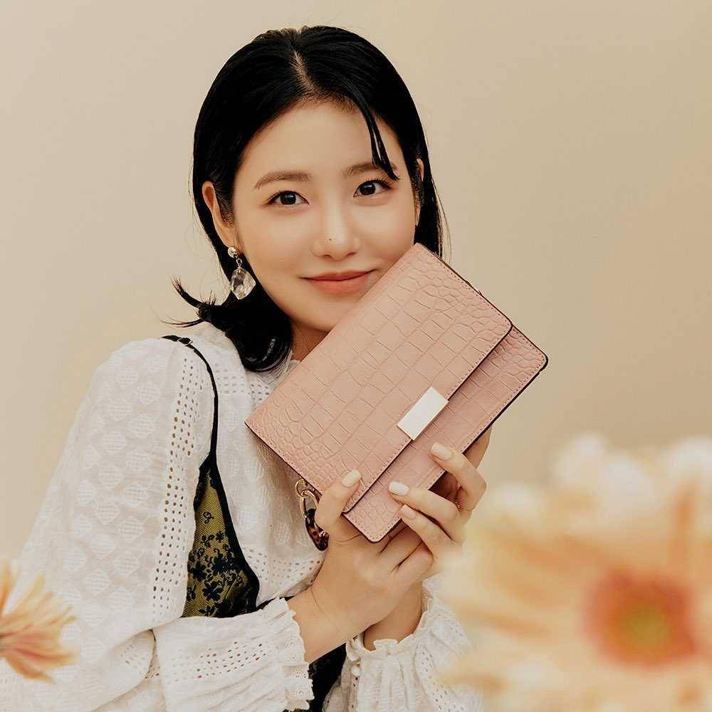 Shin Ye Eun (instagram.com/__shinyeeun)