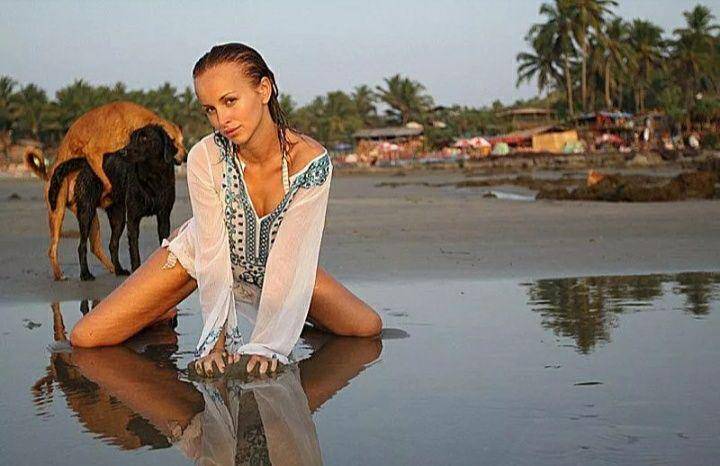 kejadian lucu saat liburan di pantai (liveabout.com)
