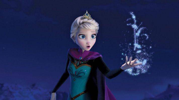 Elsa menggunakan kekuatannya (dok. Disney via forbes.com)