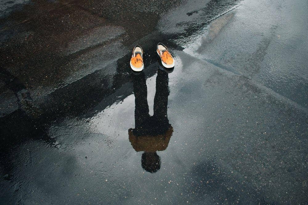 ilustrasi jalan basah setelah hujan (pexels.com/aidan roof)