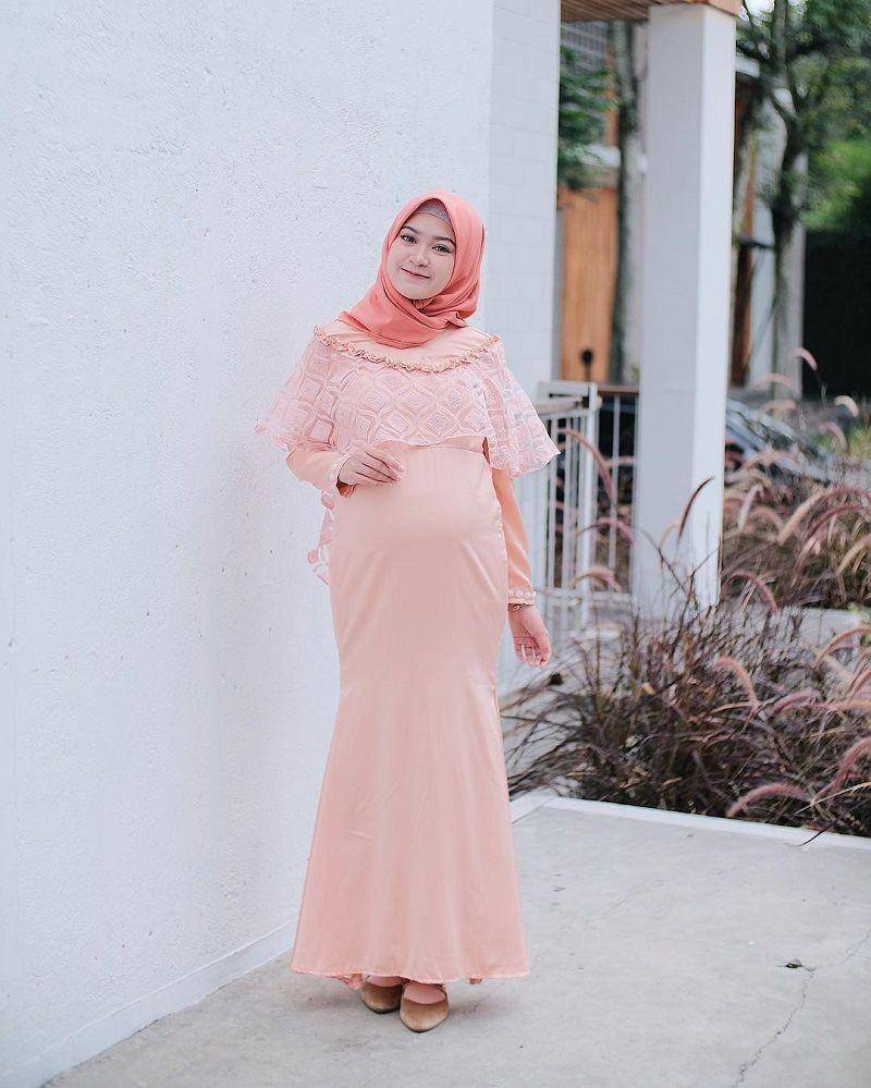 Selebgram Sari Endah Pratiwi (instagram.com/saritiw)