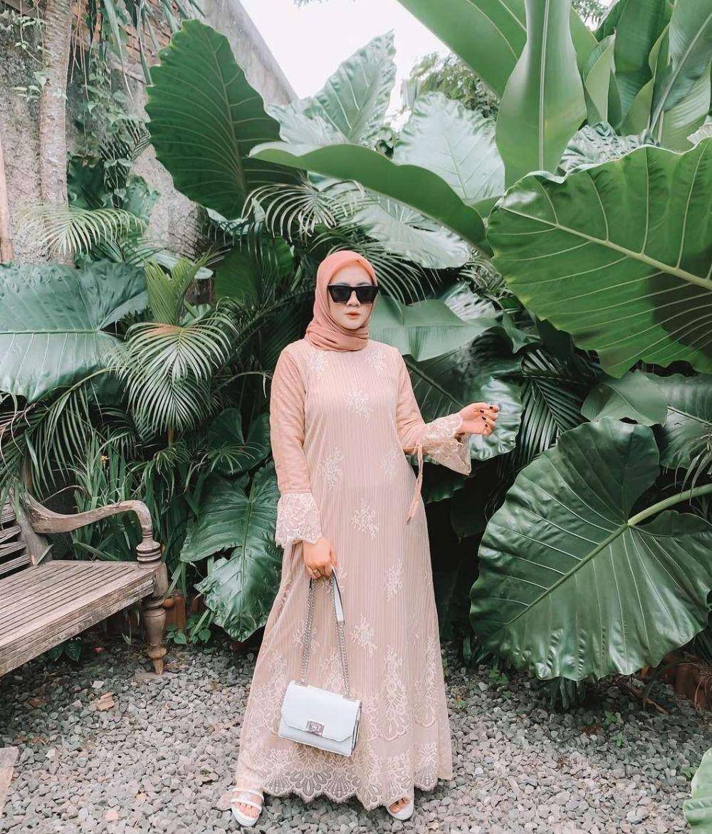 Selebgram Ria Noviara (instagram.com/riaanoviara)
