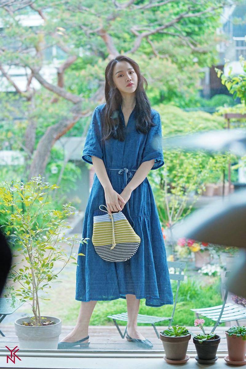 BTS Shin Hye Sun Elle Korea Juni 2021 (m.post.naver.com/ynkent)