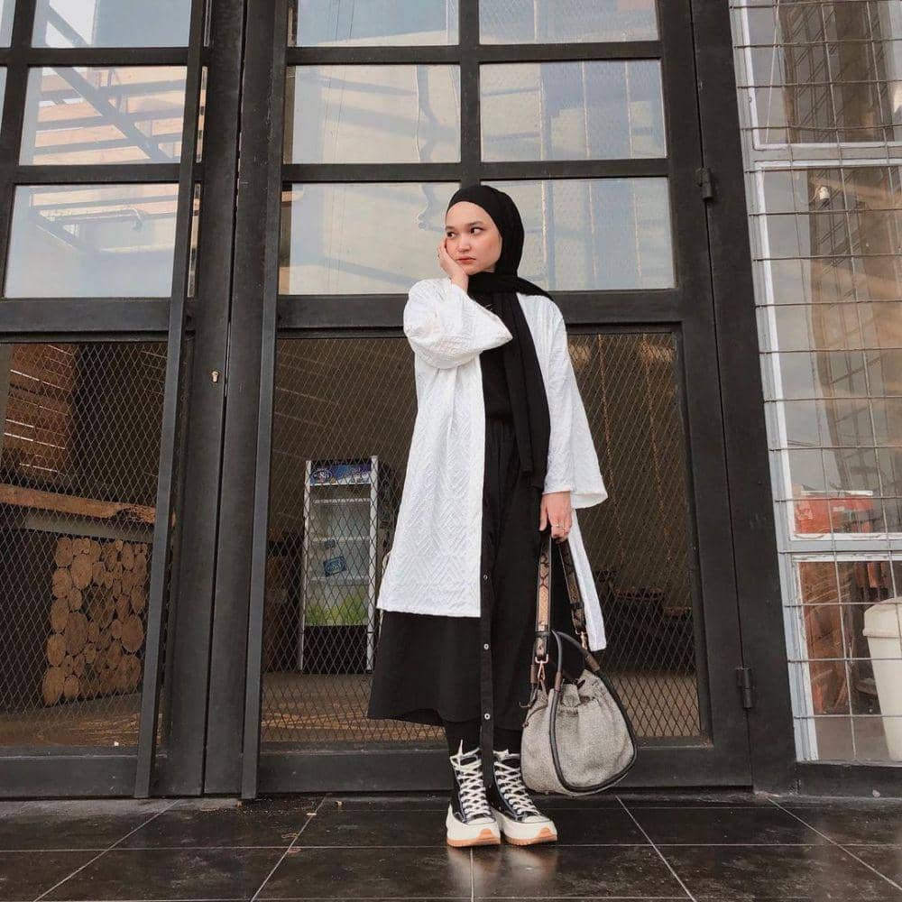 OOTD dengan outer ala Soraya Ulfa (Instagram.com/sorayaulfa15)