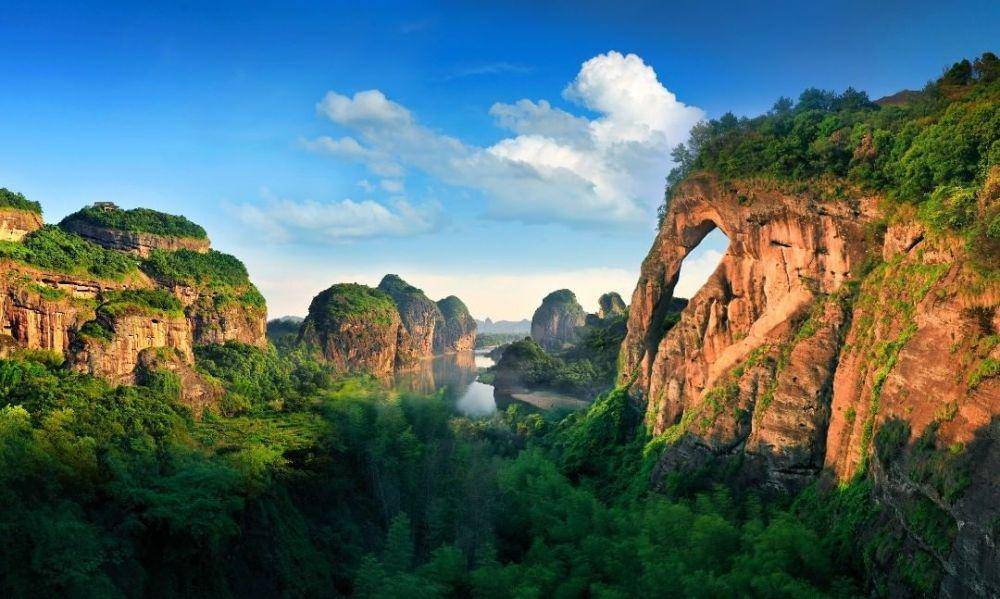 Gunung Longhu (instagram.com/mountlonghu)